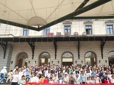 多彩春日正當(dāng)時(shí) 風(fēng)華正茂且鏘行